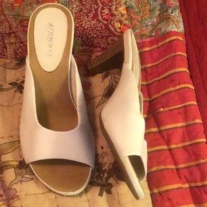 Open toed pump sandals